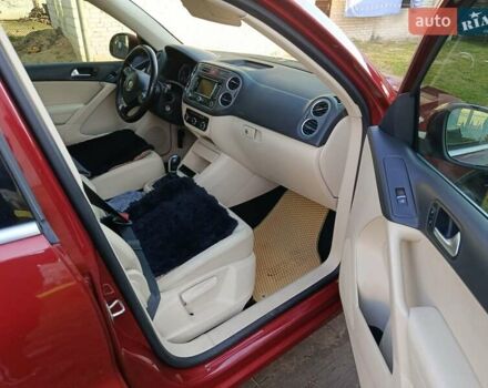 Красный Фольксваген Тигуан, объемом двигателя 1.98 л и пробегом 497 тыс. км за 9000 $, фото 11 на Automoto.ua