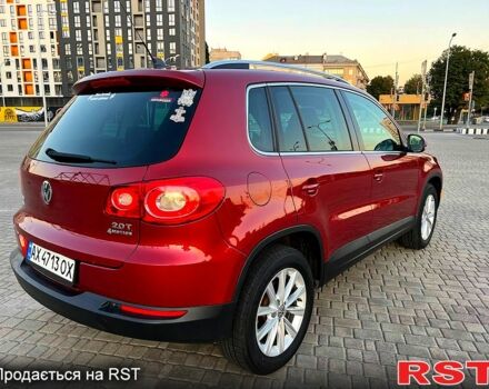 Красный Фольксваген Тигуан, объемом двигателя 2 л и пробегом 205 тыс. км за 13800 $, фото 6 на Automoto.ua