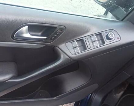 Червоний Фольксваген Тігуан, об'ємом двигуна 1.98 л та пробігом 182 тис. км за 12000 $, фото 11 на Automoto.ua