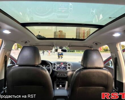 Красный Фольксваген Тигуан, объемом двигателя 2 л и пробегом 205 тыс. км за 13800 $, фото 12 на Automoto.ua