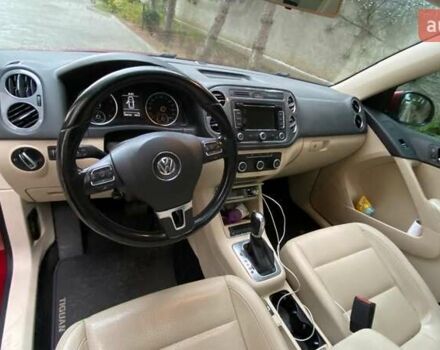 Красный Фольксваген Тигуан, объемом двигателя 1.98 л и пробегом 265 тыс. км за 10500 $, фото 6 на Automoto.ua