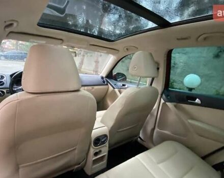 Красный Фольксваген Тигуан, объемом двигателя 1.98 л и пробегом 265 тыс. км за 10500 $, фото 10 на Automoto.ua