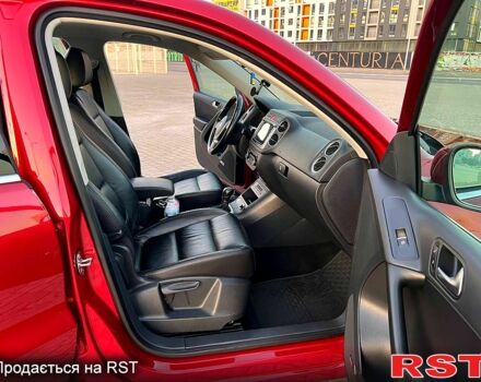 Красный Фольксваген Тигуан, объемом двигателя 2 л и пробегом 205 тыс. км за 13800 $, фото 8 на Automoto.ua