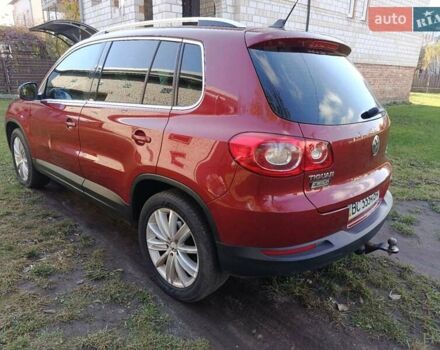 Красный Фольксваген Тигуан, объемом двигателя 1.98 л и пробегом 497 тыс. км за 9000 $, фото 13 на Automoto.ua