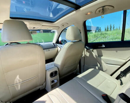 Красный Фольксваген Тигуан, объемом двигателя 1.98 л и пробегом 270 тыс. км за 10800 $, фото 6 на Automoto.ua