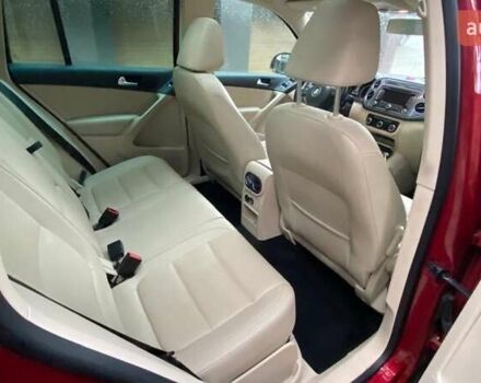 Красный Фольксваген Тигуан, объемом двигателя 1.98 л и пробегом 265 тыс. км за 10500 $, фото 1 на Automoto.ua