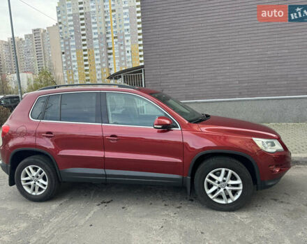 Красный Фольксваген Тигуан, объемом двигателя 1.97 л и пробегом 205 тыс. км за 12500 $, фото 6 на Automoto.ua