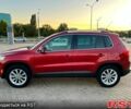 Красный Фольксваген Тигуан, объемом двигателя 2 л и пробегом 205 тыс. км за 13800 $, фото 3 на Automoto.ua