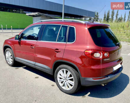 Красный Фольксваген Тигуан, объемом двигателя 1.98 л и пробегом 270 тыс. км за 10800 $, фото 2 на Automoto.ua