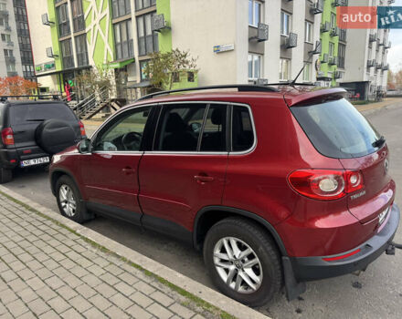 Красный Фольксваген Тигуан, объемом двигателя 1.97 л и пробегом 205 тыс. км за 12500 $, фото 3 на Automoto.ua