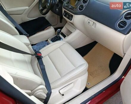 Красный Фольксваген Тигуан, объемом двигателя 1.98 л и пробегом 497 тыс. км за 9000 $, фото 4 на Automoto.ua