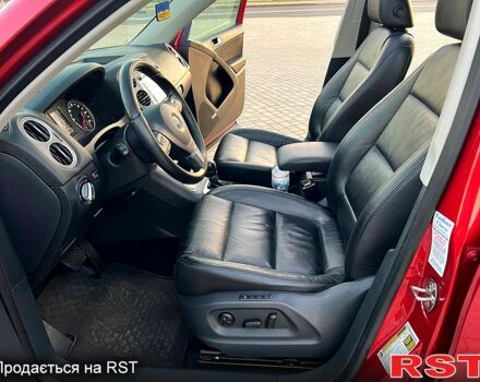 Красный Фольксваген Тигуан, объемом двигателя 2 л и пробегом 205 тыс. км за 13800 $, фото 10 на Automoto.ua