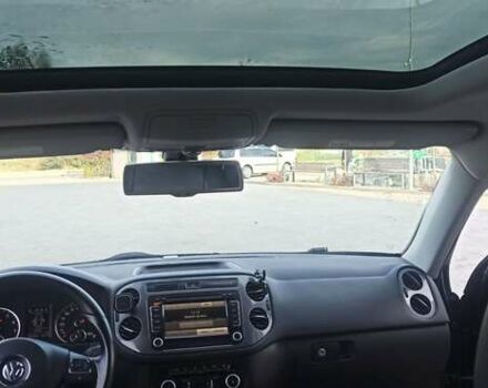 Червоний Фольксваген Тігуан, об'ємом двигуна 1.98 л та пробігом 182 тис. км за 12000 $, фото 12 на Automoto.ua