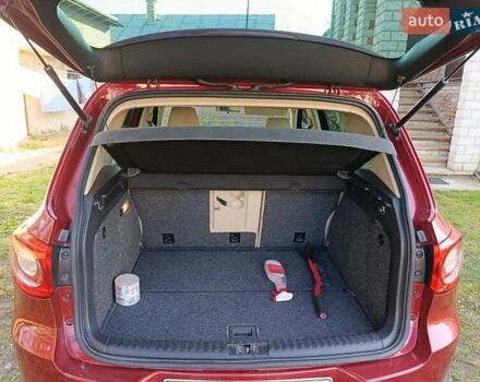 Красный Фольксваген Тигуан, объемом двигателя 1.98 л и пробегом 497 тыс. км за 9000 $, фото 8 на Automoto.ua