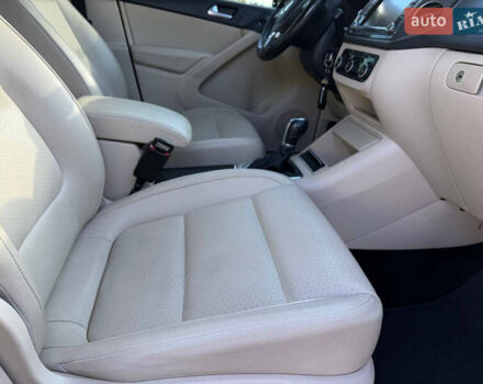 Красный Фольксваген Тигуан, объемом двигателя 1.98 л и пробегом 181 тыс. км за 12200 $, фото 14 на Automoto.ua