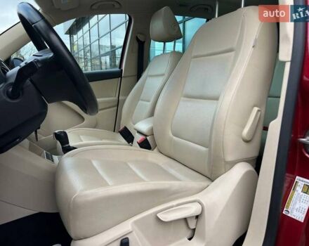 Красный Фольксваген Тигуан, объемом двигателя 1.98 л и пробегом 120 тыс. км за 11800 $, фото 9 на Automoto.ua