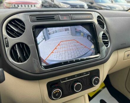 Червоний Фольксваген Тігуан, об'ємом двигуна 2 л та пробігом 120 тис. км за 11800 $, фото 19 на Automoto.ua