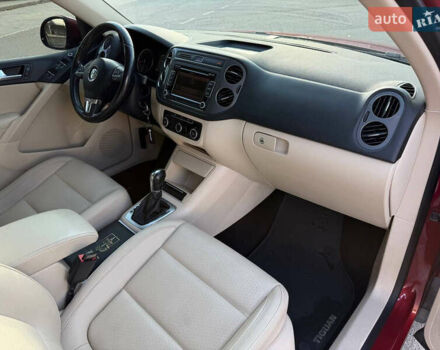 Красный Фольксваген Тигуан, объемом двигателя 1.98 л и пробегом 181 тыс. км за 12200 $, фото 15 на Automoto.ua