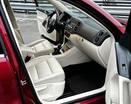 Красный Фольксваген Тигуан, объемом двигателя 1.98 л и пробегом 224 тыс. км за 11500 $, фото 6 на Automoto.ua