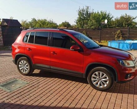 Красный Фольксваген Тигуан, объемом двигателя 1.99 л и пробегом 260 тыс. км за 13000 $, фото 3 на Automoto.ua
