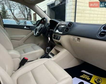 Красный Фольксваген Тигуан, объемом двигателя 1.98 л и пробегом 120 тыс. км за 11800 $, фото 21 на Automoto.ua