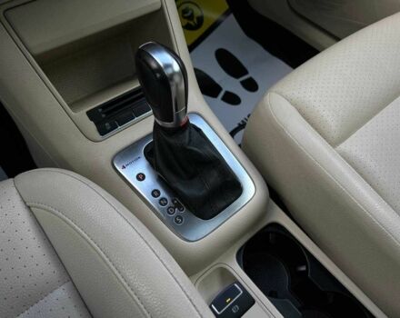 Червоний Фольксваген Тігуан, об'ємом двигуна 2 л та пробігом 120 тис. км за 11800 $, фото 20 на Automoto.ua