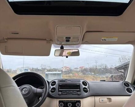 Красный Фольксваген Тигуан, объемом двигателя 2 л и пробегом 198 тыс. км за 8999 $, фото 10 на Automoto.ua