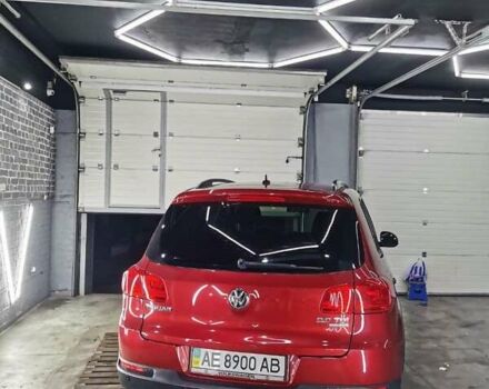 Красный Фольксваген Тигуан, объемом двигателя 1.99 л и пробегом 260 тыс. км за 13000 $, фото 1 на Automoto.ua