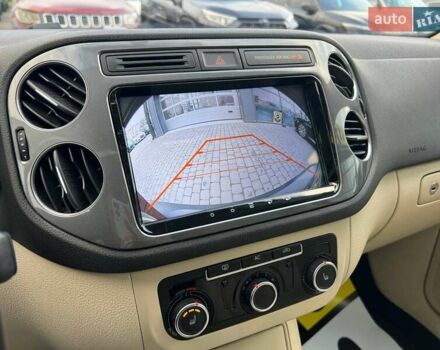 Красный Фольксваген Тигуан, объемом двигателя 1.98 л и пробегом 120 тыс. км за 11800 $, фото 19 на Automoto.ua