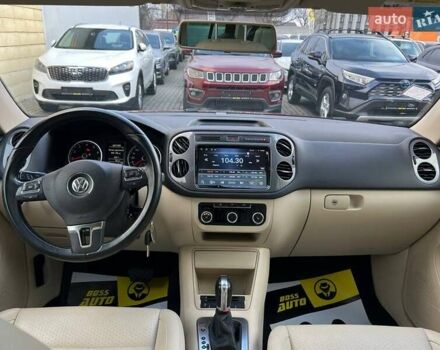 Красный Фольксваген Тигуан, объемом двигателя 1.98 л и пробегом 120 тыс. км за 11800 $, фото 12 на Automoto.ua