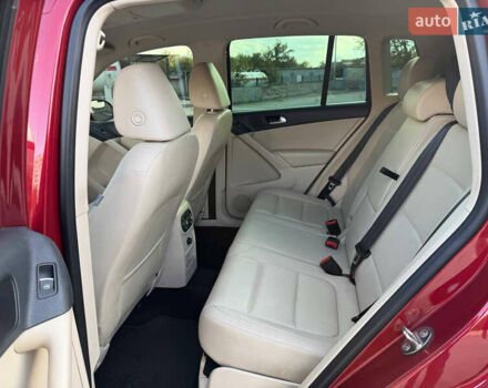 Красный Фольксваген Тигуан, объемом двигателя 1.98 л и пробегом 181 тыс. км за 12200 $, фото 19 на Automoto.ua