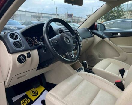 Червоний Фольксваген Тігуан, об'ємом двигуна 2 л та пробігом 120 тис. км за 11800 $, фото 10 на Automoto.ua