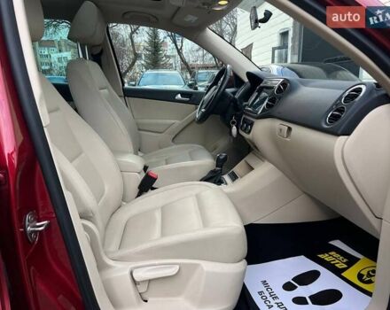 Красный Фольксваген Тигуан, объемом двигателя 1.98 л и пробегом 120 тыс. км за 11800 $, фото 22 на Automoto.ua