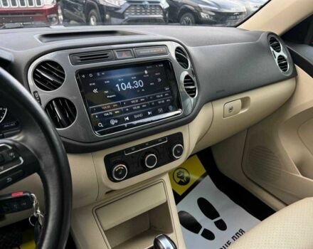 Червоний Фольксваген Тігуан, об'ємом двигуна 2 л та пробігом 120 тис. км за 11800 $, фото 17 на Automoto.ua