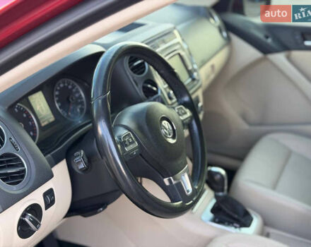 Красный Фольксваген Тигуан, объемом двигателя 1.98 л и пробегом 181 тыс. км за 12200 $, фото 10 на Automoto.ua