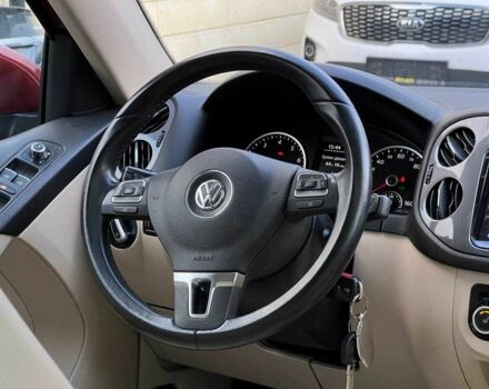 Червоний Фольксваген Тігуан, об'ємом двигуна 2 л та пробігом 120 тис. км за 11800 $, фото 14 на Automoto.ua