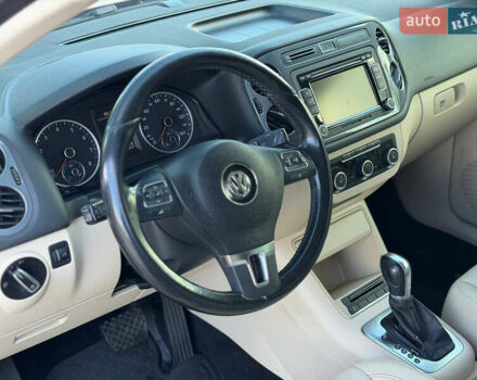 Красный Фольксваген Тигуан, объемом двигателя 1.98 л и пробегом 181 тыс. км за 12200 $, фото 12 на Automoto.ua