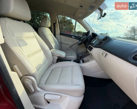 Красный Фольксваген Тигуан, объемом двигателя 1.98 л и пробегом 181 тыс. км за 12200 $, фото 17 на Automoto.ua