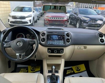 Червоний Фольксваген Тігуан, об'ємом двигуна 2 л та пробігом 120 тис. км за 11800 $, фото 12 на Automoto.ua