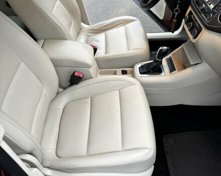 Красный Фольксваген Тигуан, объемом двигателя 1.98 л и пробегом 224 тыс. км за 11500 $, фото 7 на Automoto.ua