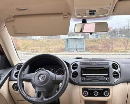 Красный Фольксваген Тигуан, объемом двигателя 2 л и пробегом 198 тыс. км за 8999 $, фото 9 на Automoto.ua