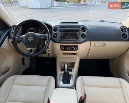 Красный Фольксваген Тигуан, объемом двигателя 1.98 л и пробегом 181 тыс. км за 12200 $, фото 13 на Automoto.ua