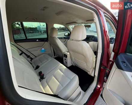 Красный Фольксваген Тигуан, объемом двигателя 1.98 л и пробегом 181 тыс. км за 12200 $, фото 18 на Automoto.ua