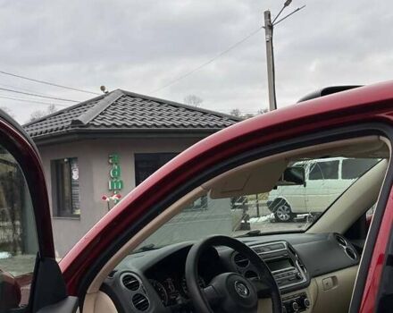 Красный Фольксваген Тигуан, объемом двигателя 2 л и пробегом 198 тыс. км за 8999 $, фото 8 на Automoto.ua