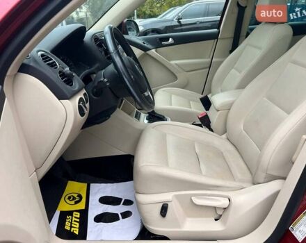 Красный Фольксваген Тигуан, объемом двигателя 1.98 л и пробегом 175 тыс. км за 13800 $, фото 18 на Automoto.ua