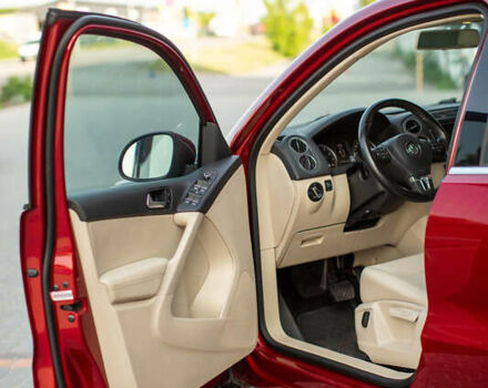 Красный Фольксваген Тигуан, объемом двигателя 1.98 л и пробегом 159 тыс. км за 13300 $, фото 15 на Automoto.ua