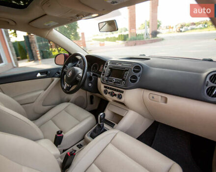 Красный Фольксваген Тигуан, объемом двигателя 1.98 л и пробегом 159 тыс. км за 13300 $, фото 22 на Automoto.ua