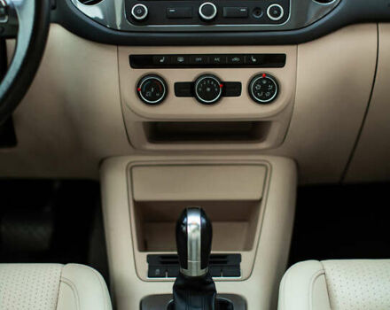 Красный Фольксваген Тигуан, объемом двигателя 1.98 л и пробегом 159 тыс. км за 13300 $, фото 30 на Automoto.ua