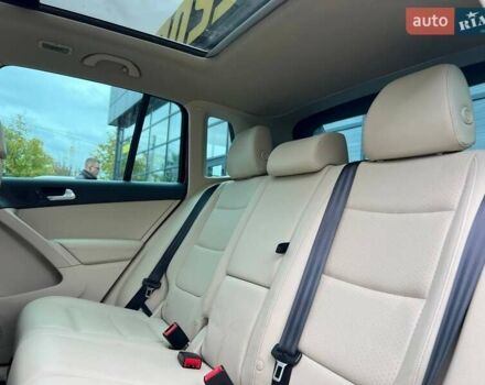 Красный Фольксваген Тигуан, объемом двигателя 1.98 л и пробегом 175 тыс. км за 13800 $, фото 16 на Automoto.ua