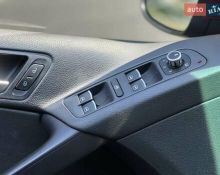 Червоний Фольксваген Тігуан, об'ємом двигуна 2 л та пробігом 91 тис. км за 13500 $, фото 13 на Automoto.ua